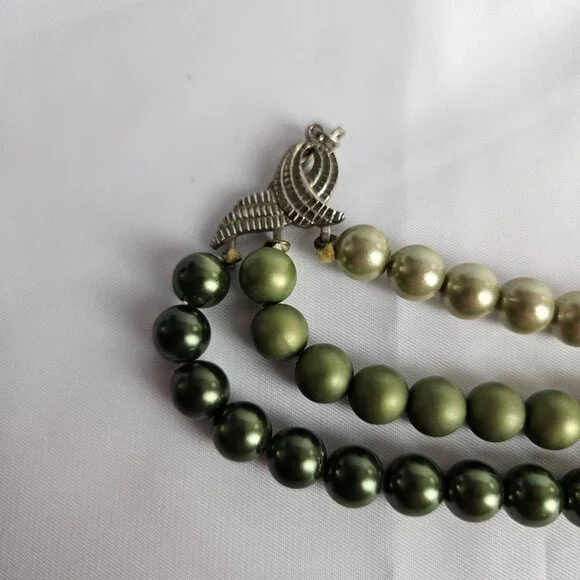 Vintage Olive Green Ombre Faux Pearl Necklace & Clip-On Earrings Set – 17" - Picture 12 of 16